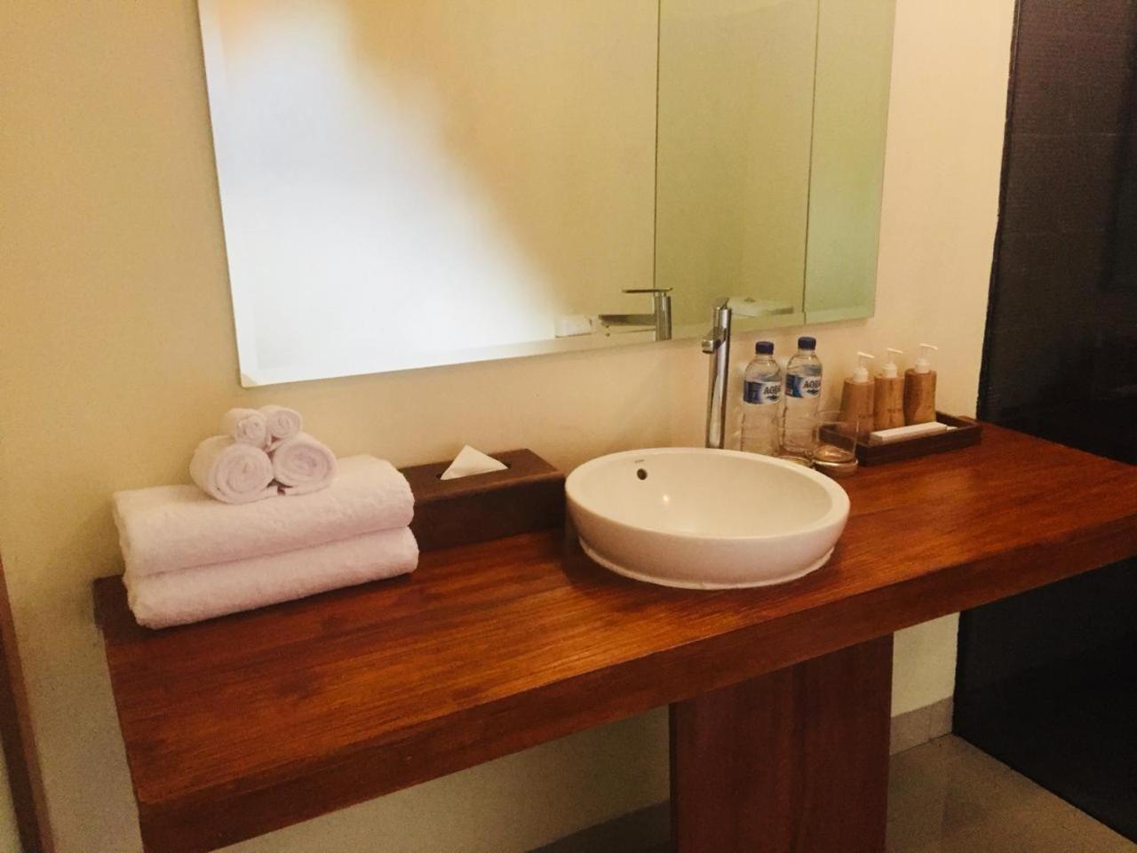 The Tinsi Otel Toyapakeh Dış mekan fotoğraf